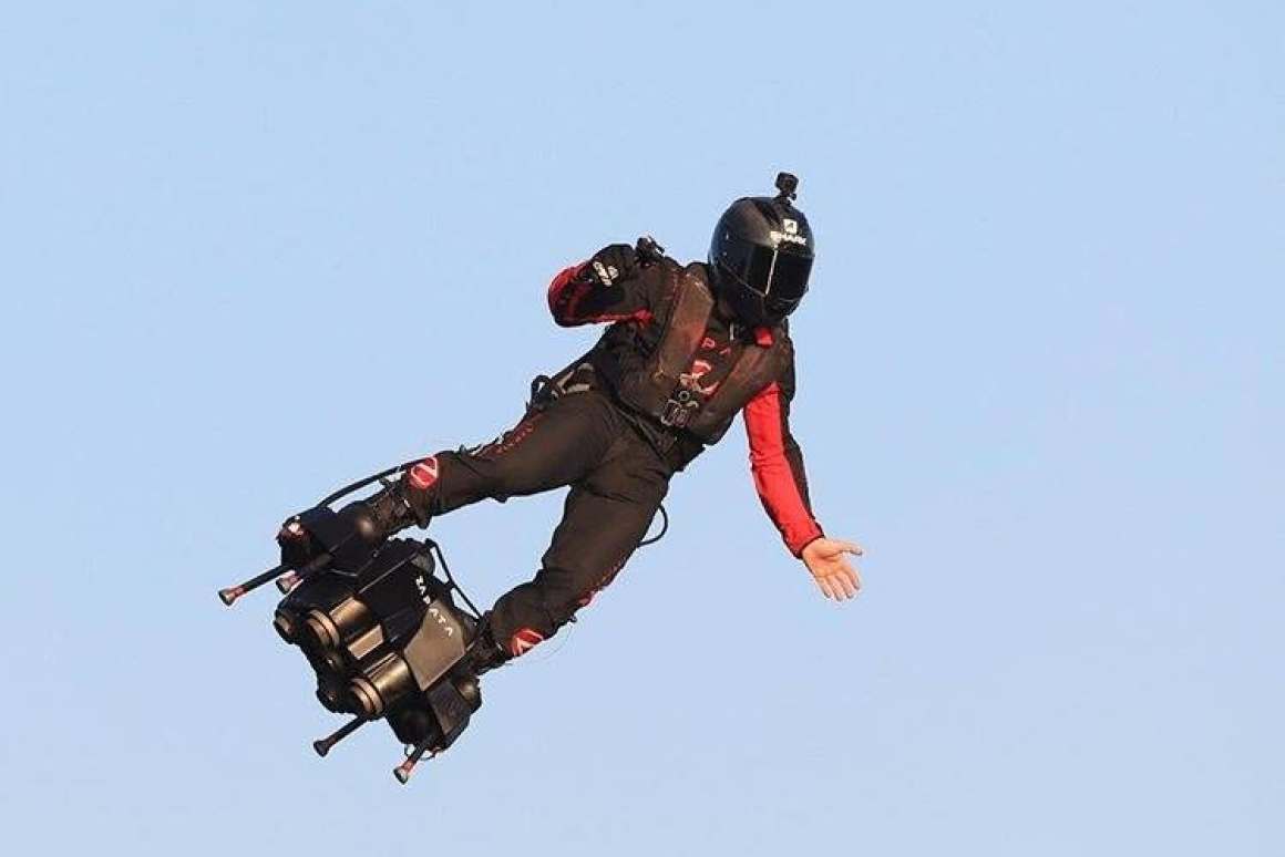 Franky Zapata successfully crosses the English Channel on his jet