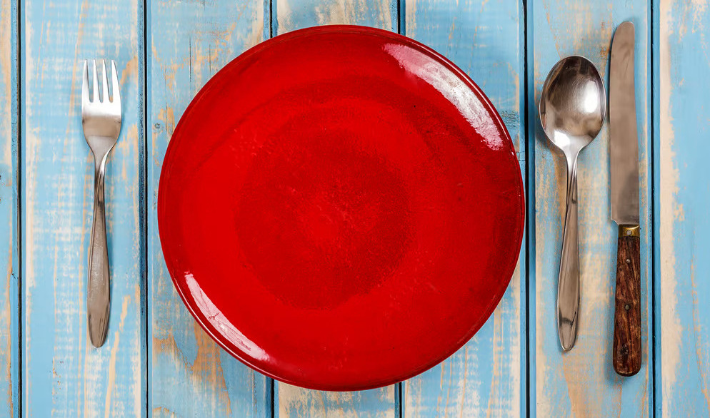 Eating off certain colored plates improves taste of food for picky
