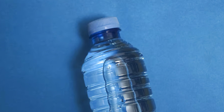 one-liter-of-bottled-water-found-to-contain-240-000-plastic-fragments